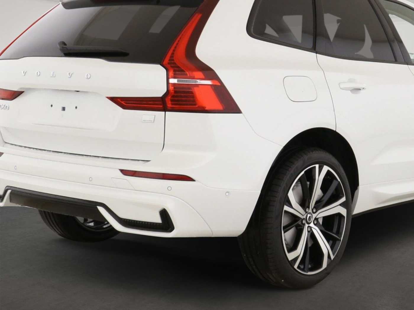 Volvo  T8 Ultra Dark Recharge Plug-In Hybrid AWD E