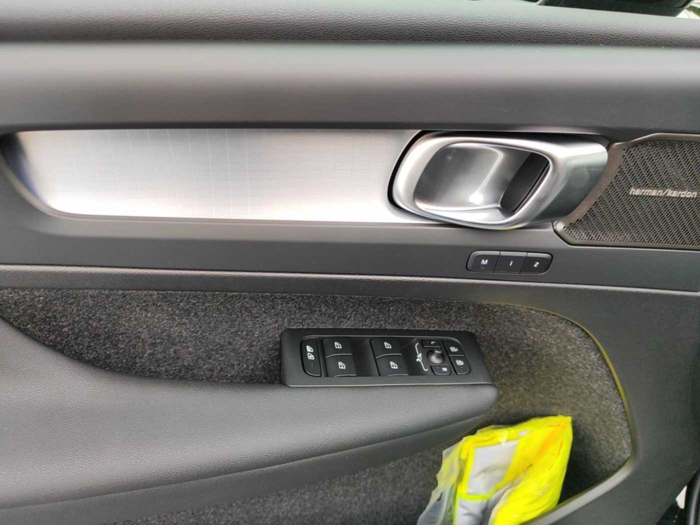 Volvo  Plus Dark 2WD B3 EU6d Navi digitales Cockpi