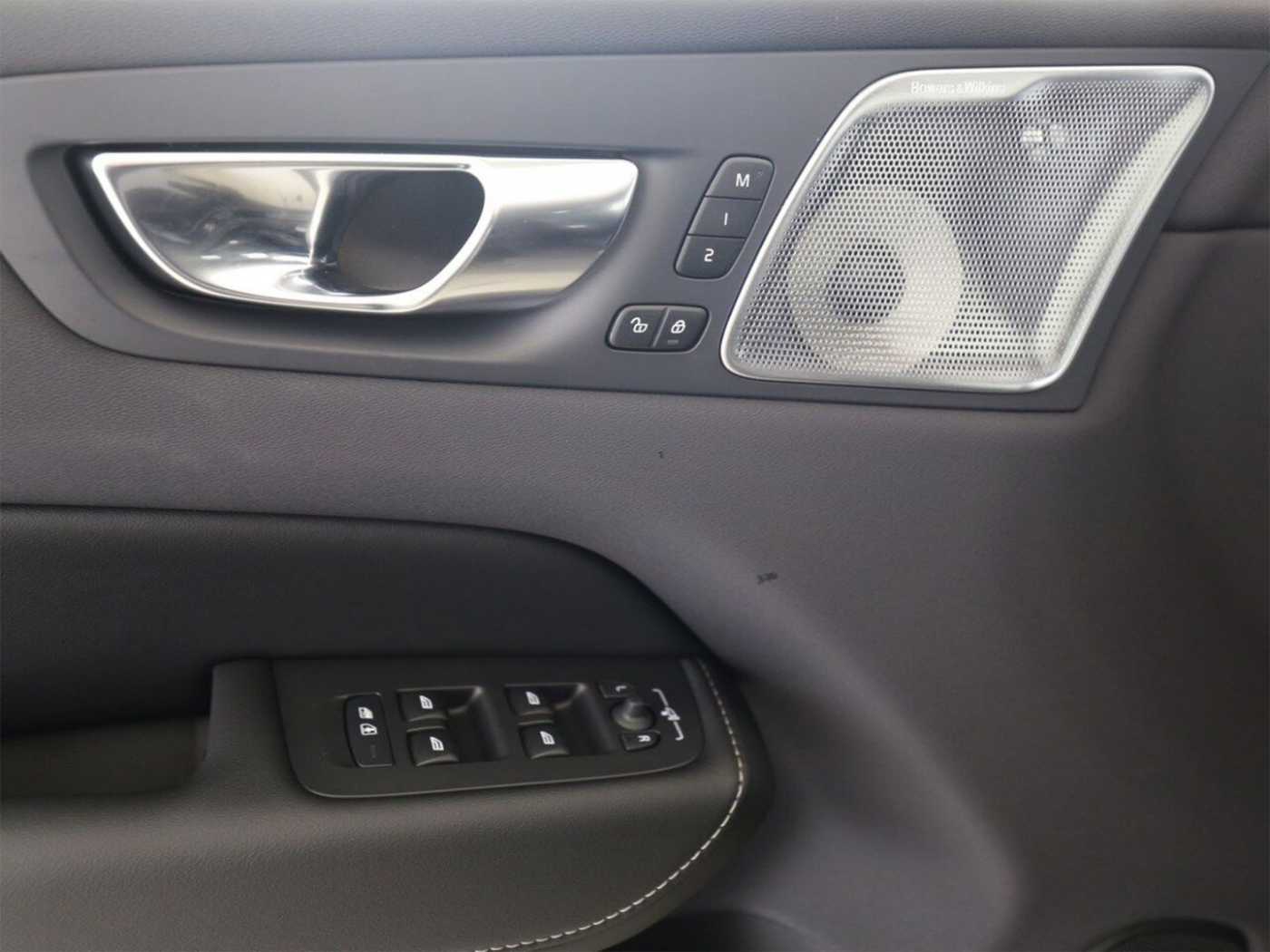 Volvo  T8 Ultra Black Edition Recharge Plug-In Hyb