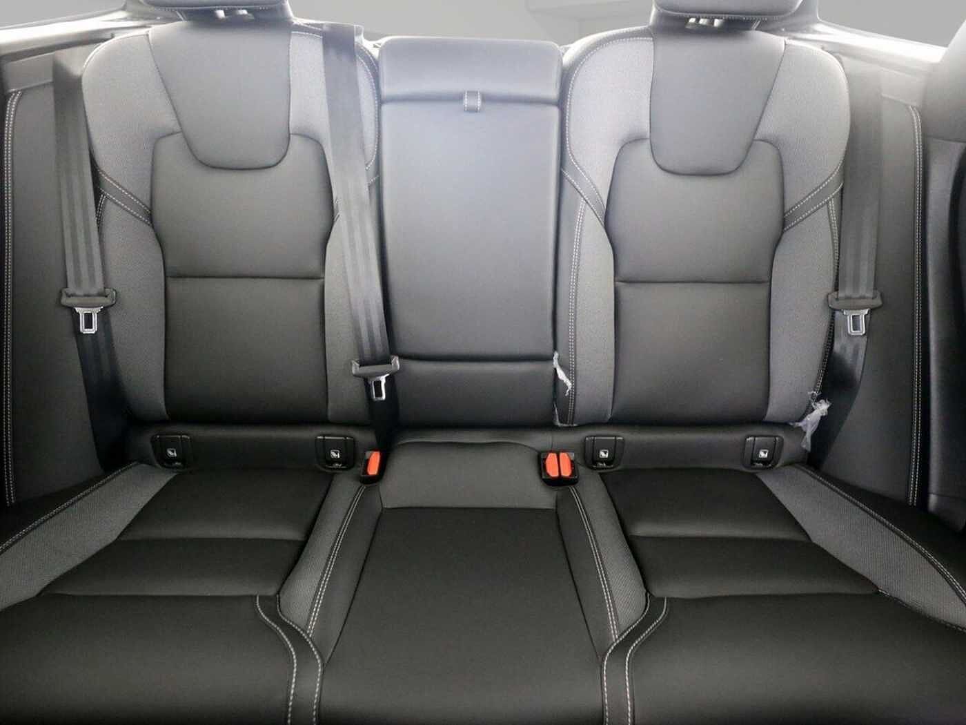 Volvo  T6 Plus Black Edition Recharge Plug-In Hybr
