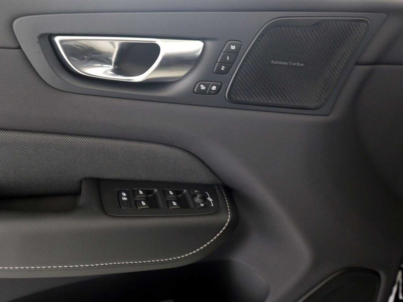 Volvo  T6 Plus Black Edition Recharge Plug-In Hybr