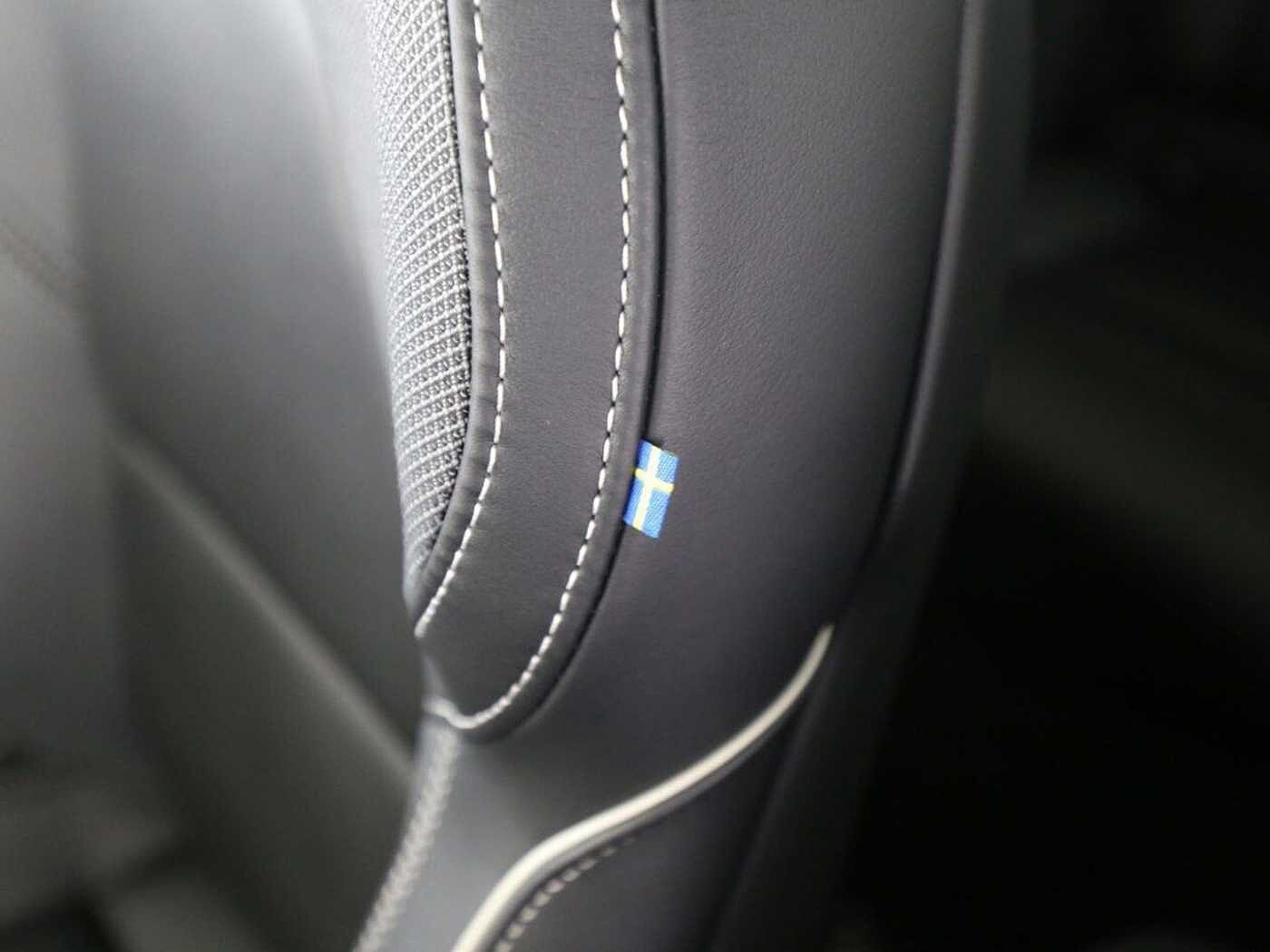 Volvo  T6 Plus Black Edition Recharge Plug-In Hybr