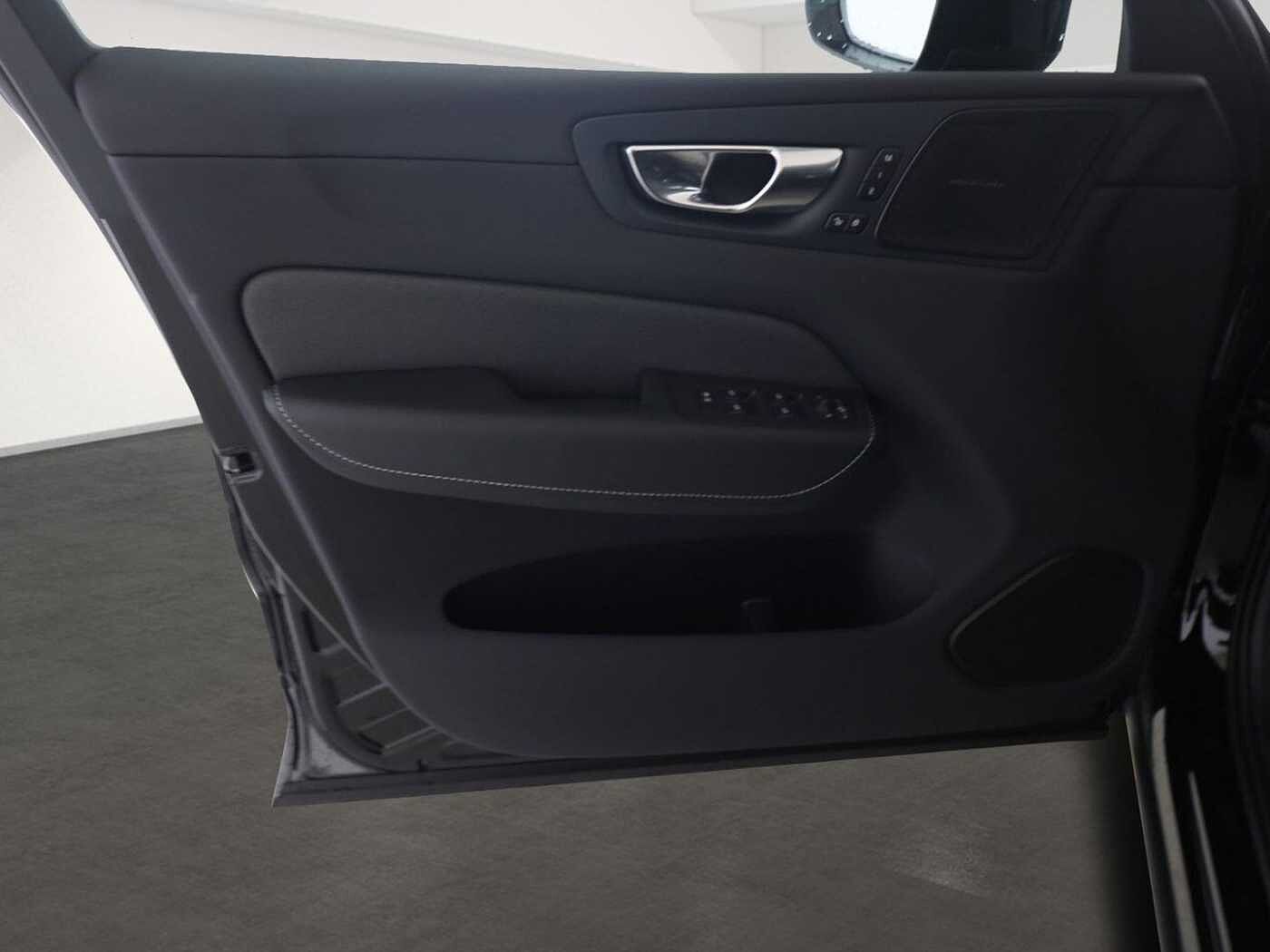 Volvo  T6 Plus Black Edition Recharge Plug-In Hybr