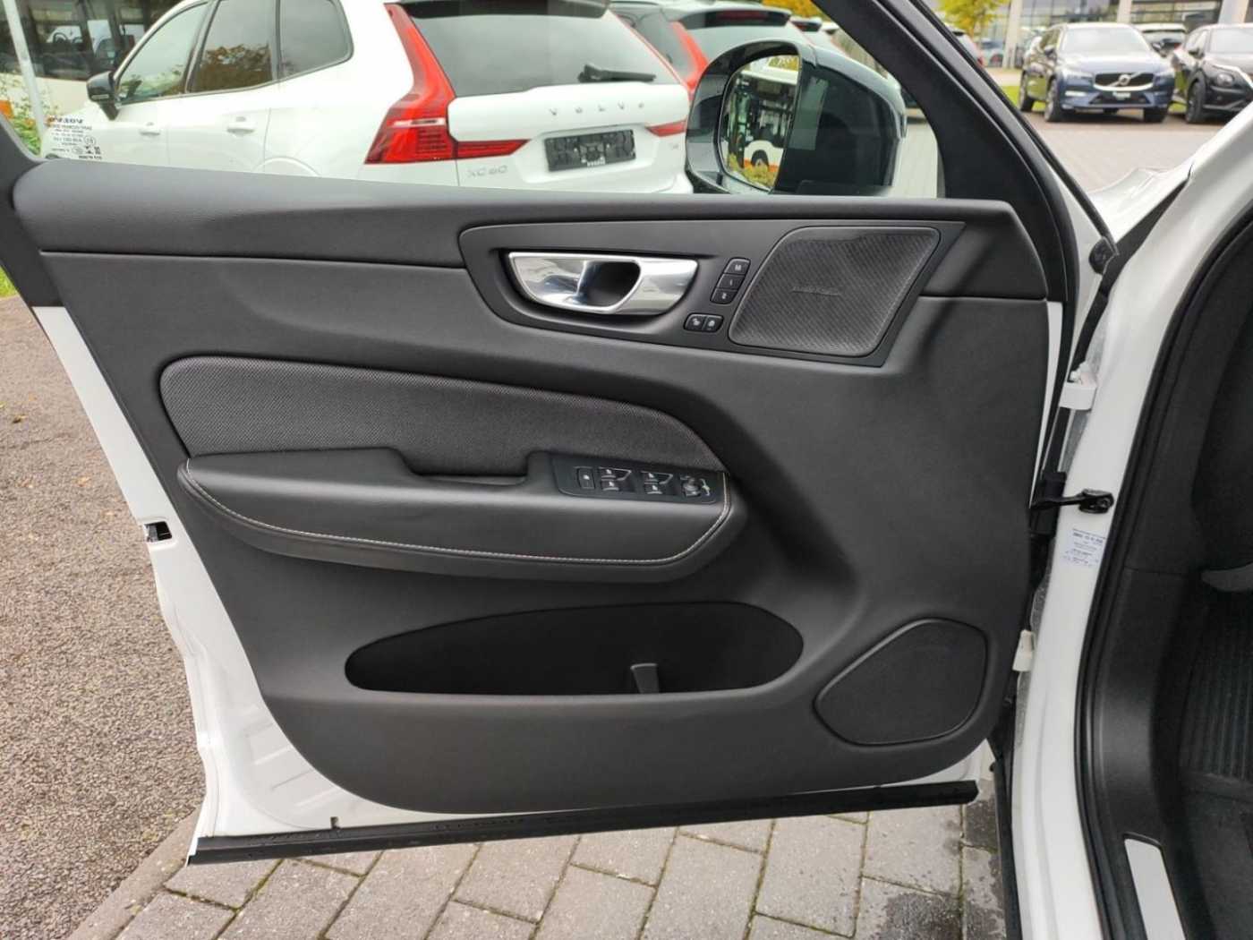 Volvo  B5 Diesel EU6d R Design AWD HUD Navi Leder