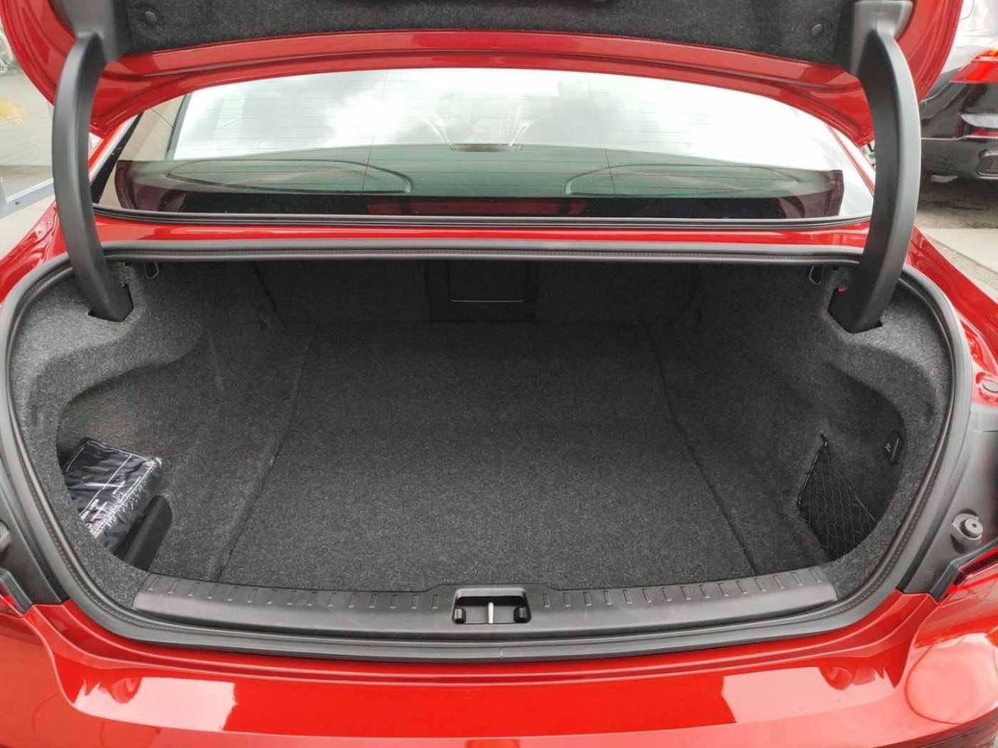 Volvo  T4 EU6d-T Lim. R Design StandHZG Navi Digita