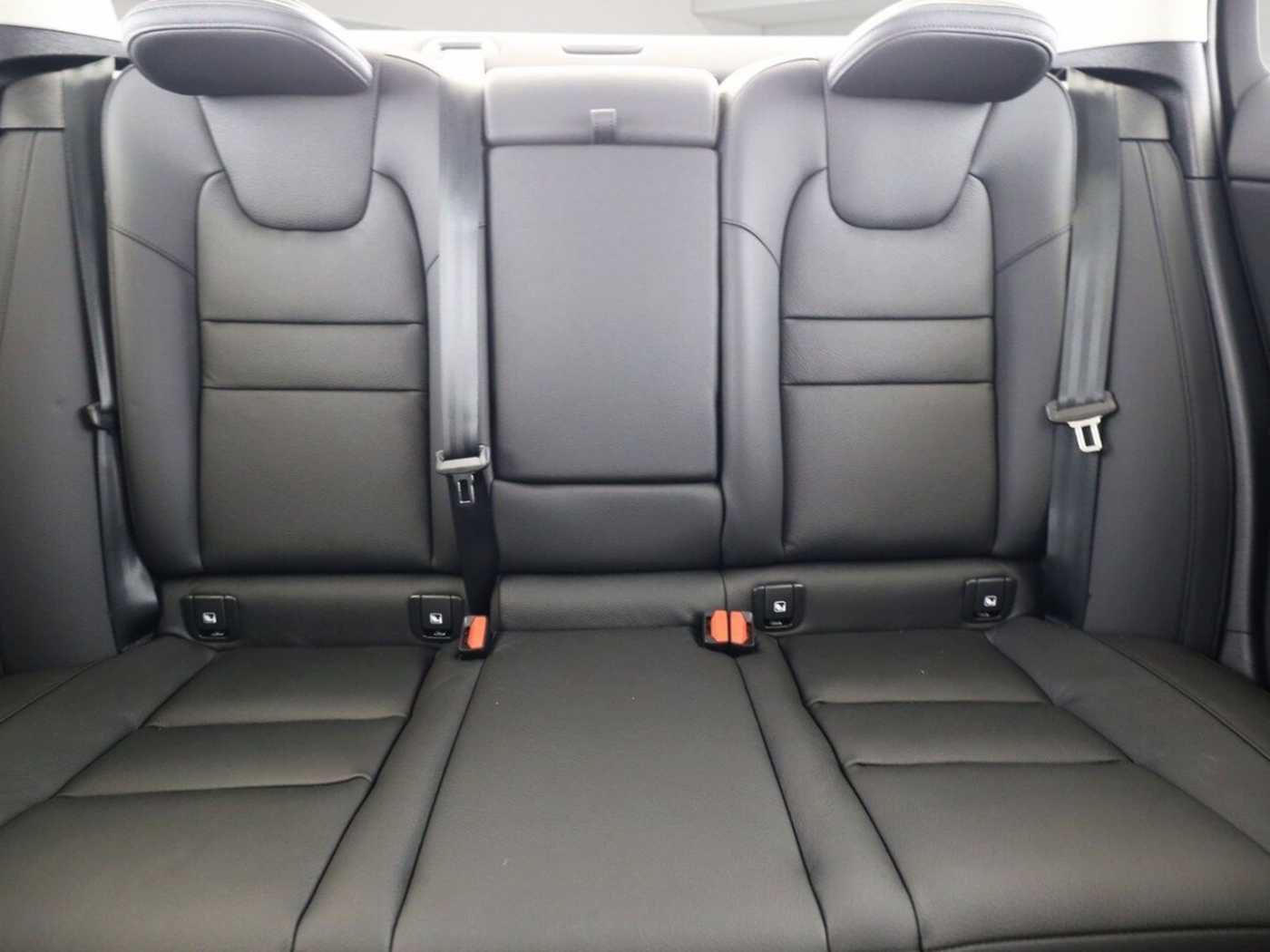 Volvo  Ultimate Dark AWD B5 Benzin EU6d HUD StandHZ