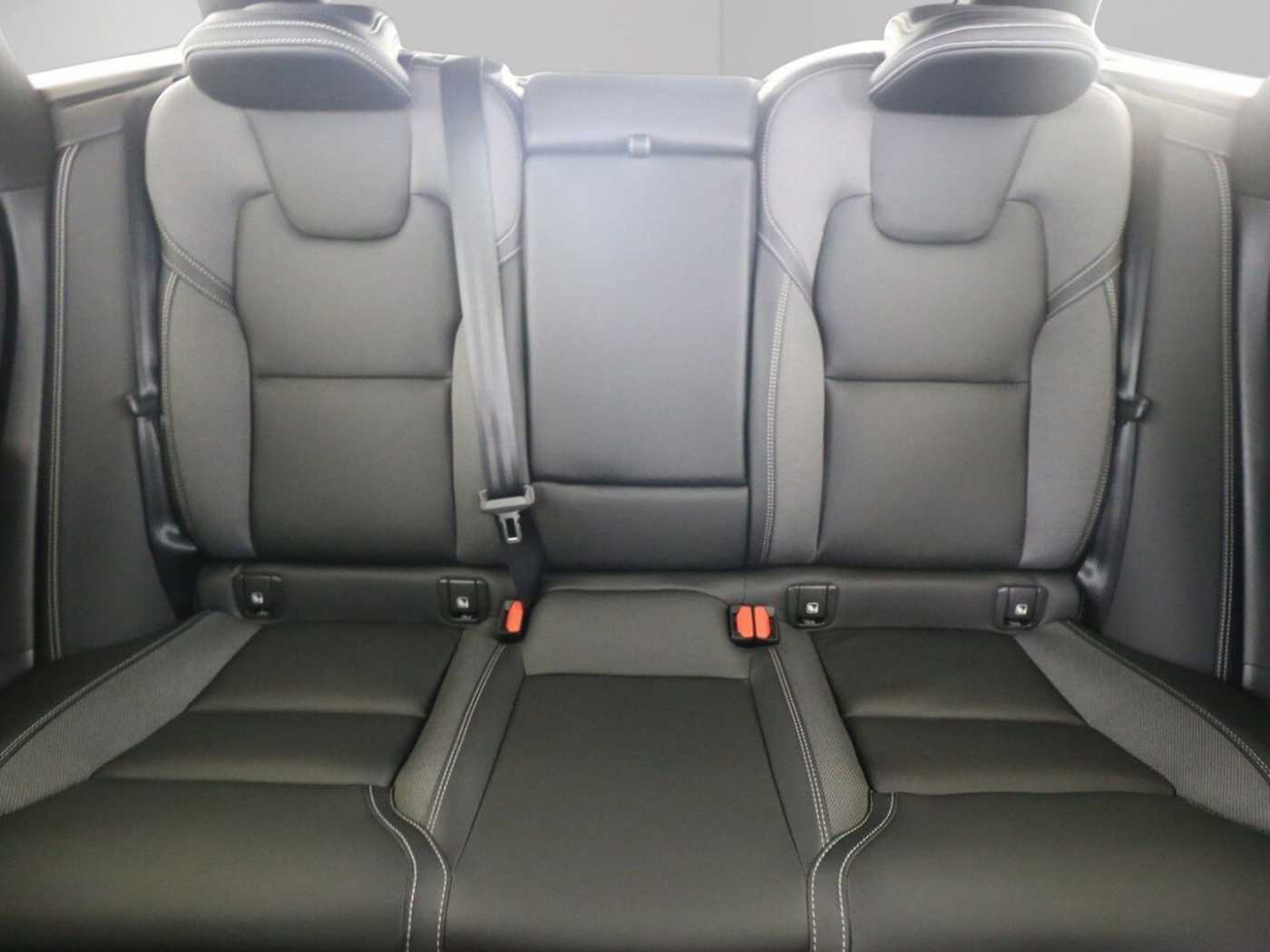 Volvo  Plus Black Edition Plug-In Hybrid AWD T6 Tw