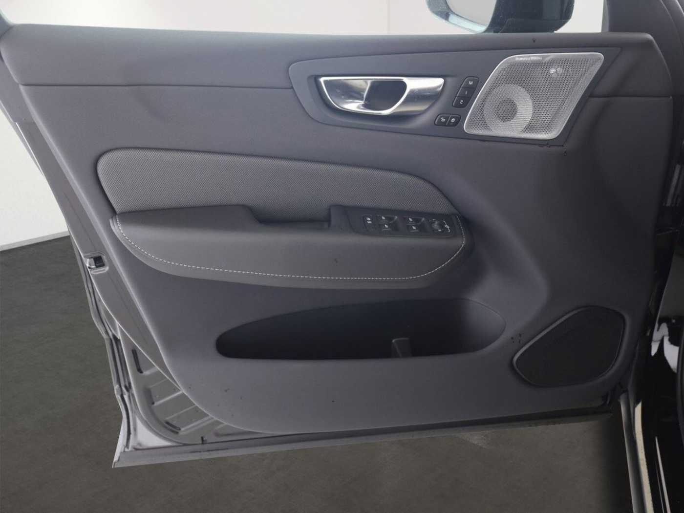 Volvo  Plus Black Edition Plug-In Hybrid AWD T6 Tw