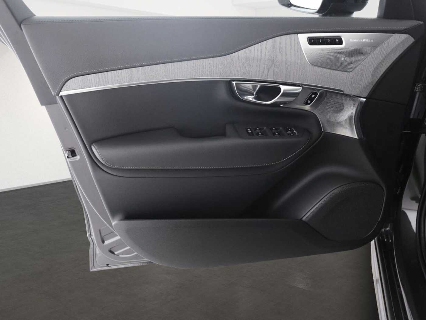 Volvo  Ultra Dark Plug-In Hybrid AWD T8 Twin Engin