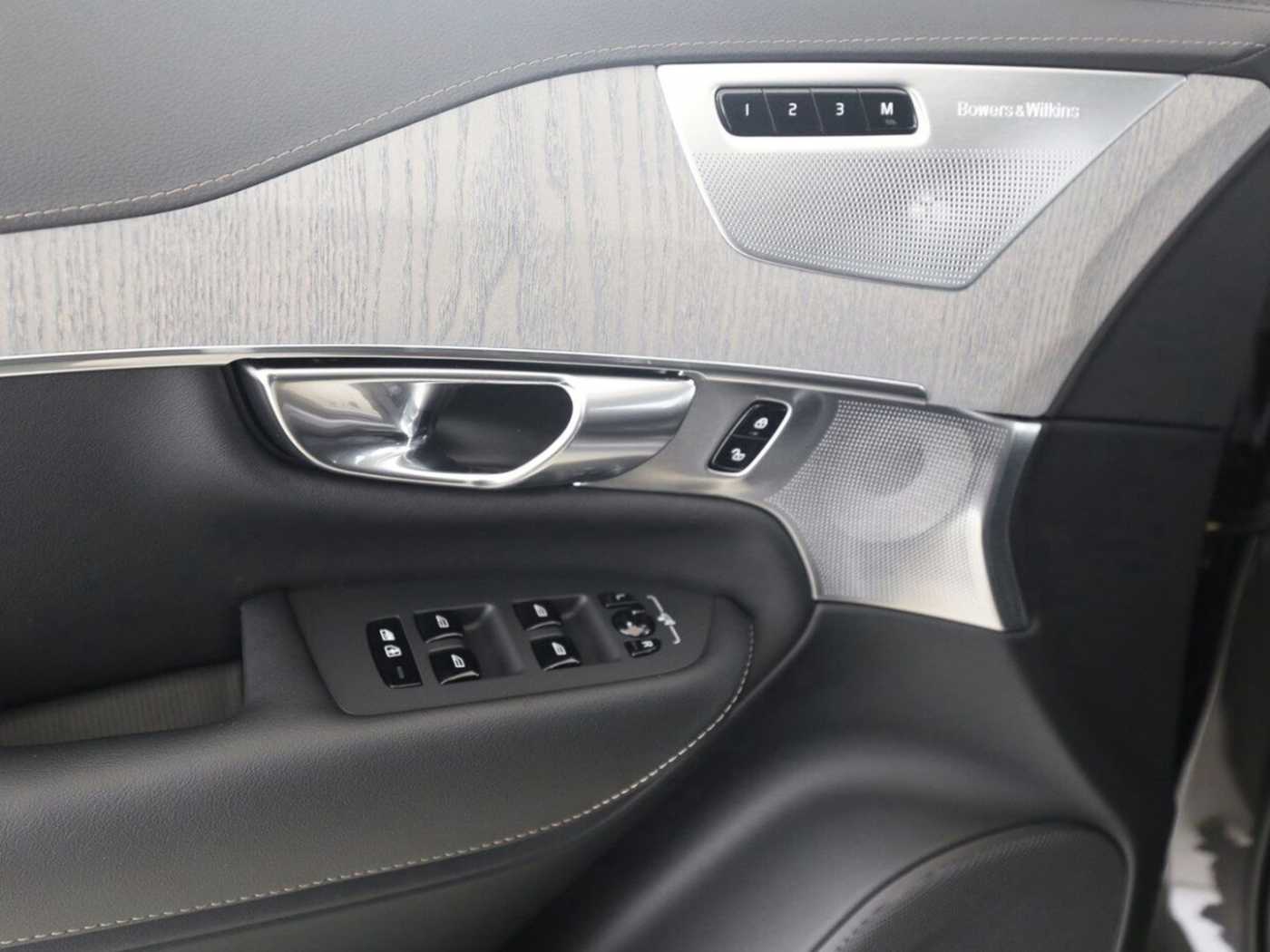 Volvo  Ultra Dark Plug-In Hybrid AWD T8 Twin Engin