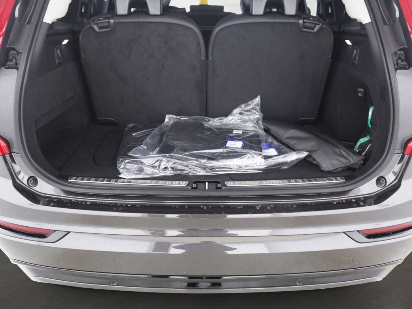 Volvo  Ultra Dark Plug-In Hybrid AWD T8 Twin Engin
