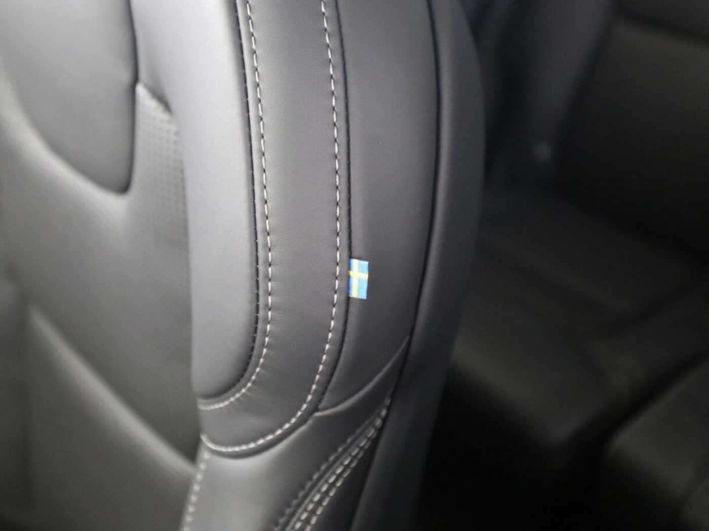 Volvo  T8 Ultra Dark Recharge Plug-In Hybrid AWD E