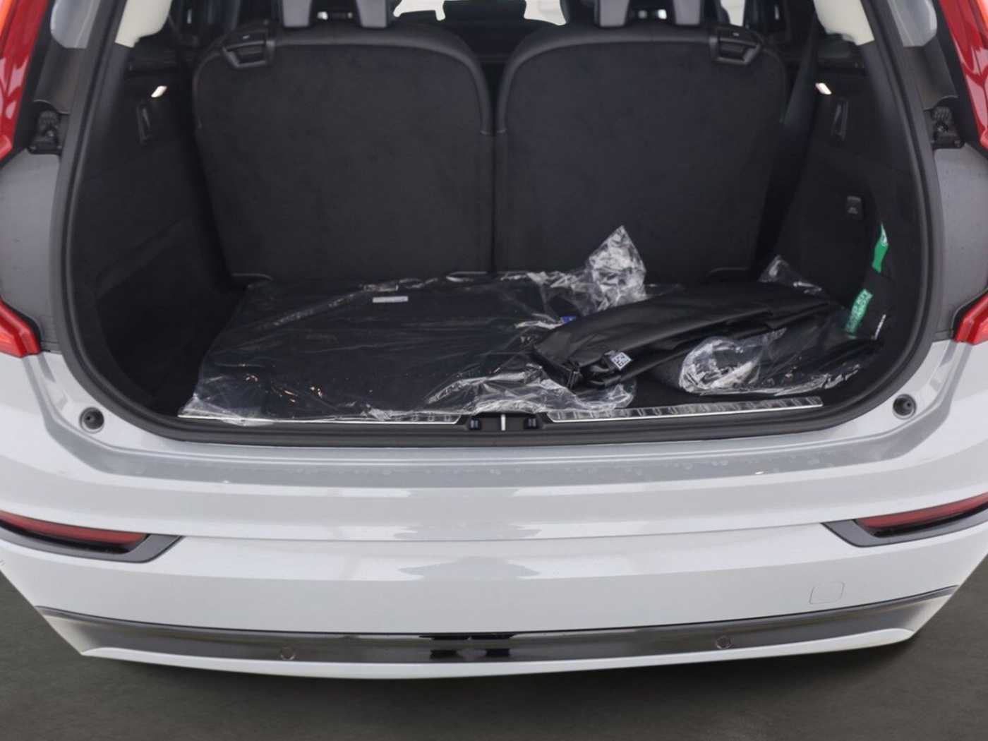 Volvo  T8 Ultra Dark Recharge Plug-In Hybrid AWD E