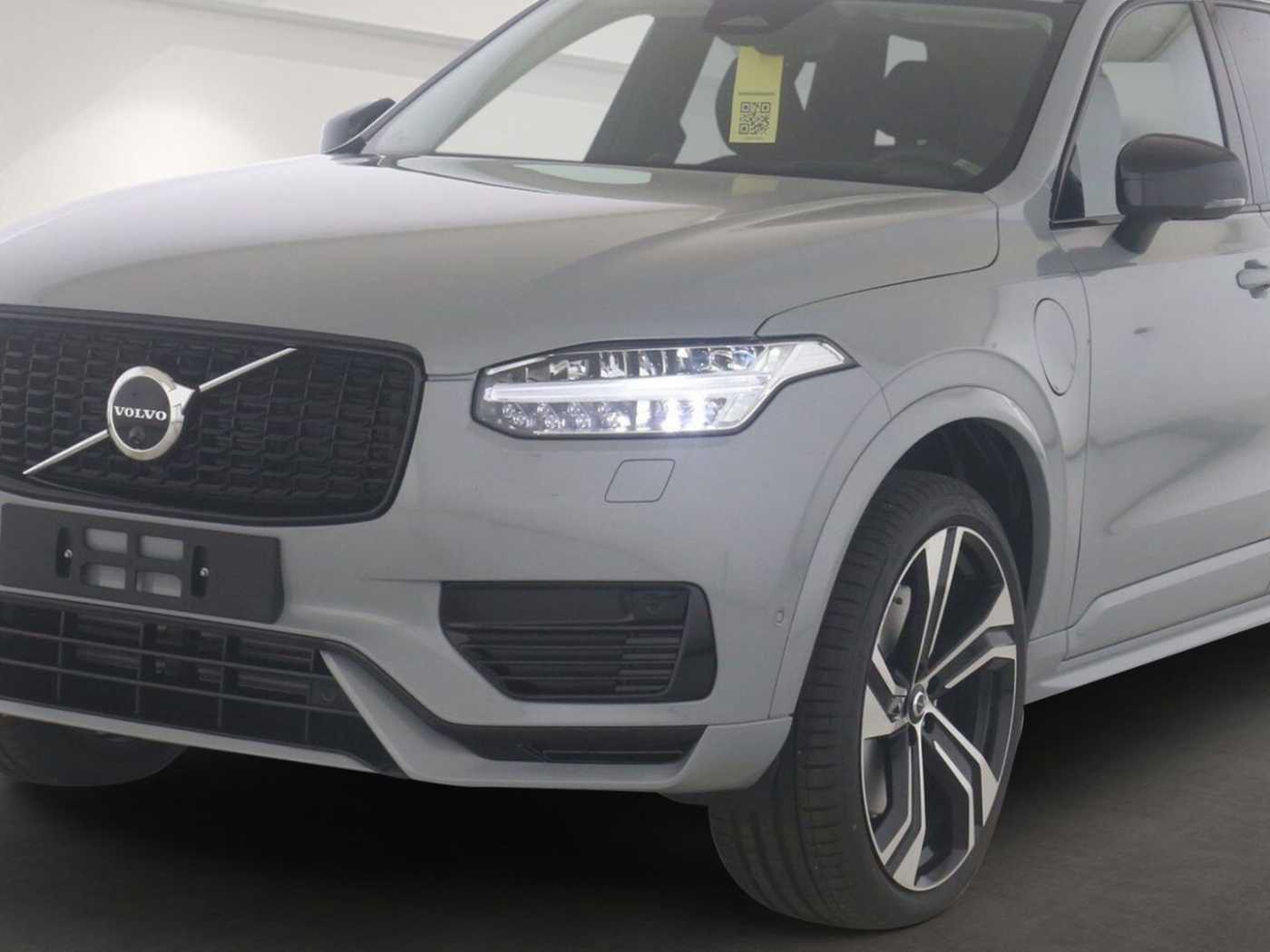 Volvo  T8 Ultra Dark Recharge Plug-In Hybrid AWD E