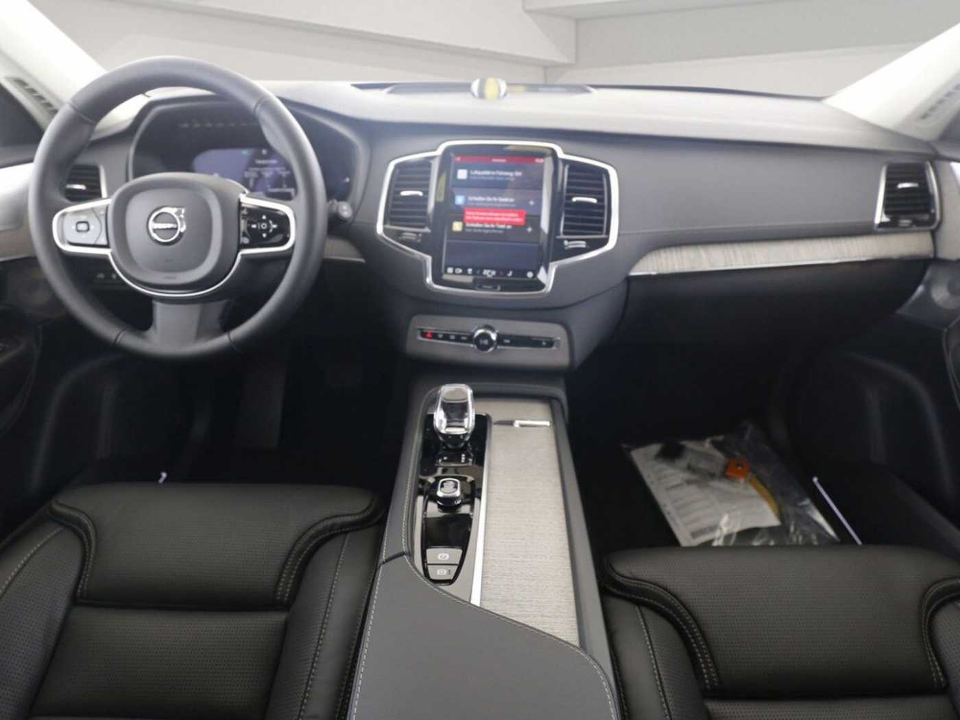 Volvo  T8 Ultra Dark Recharge Plug-In Hybrid AWD E