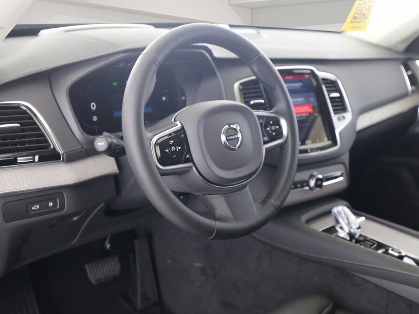 Volvo  T8 Ultra Dark Recharge Plug-In Hybrid AWD E