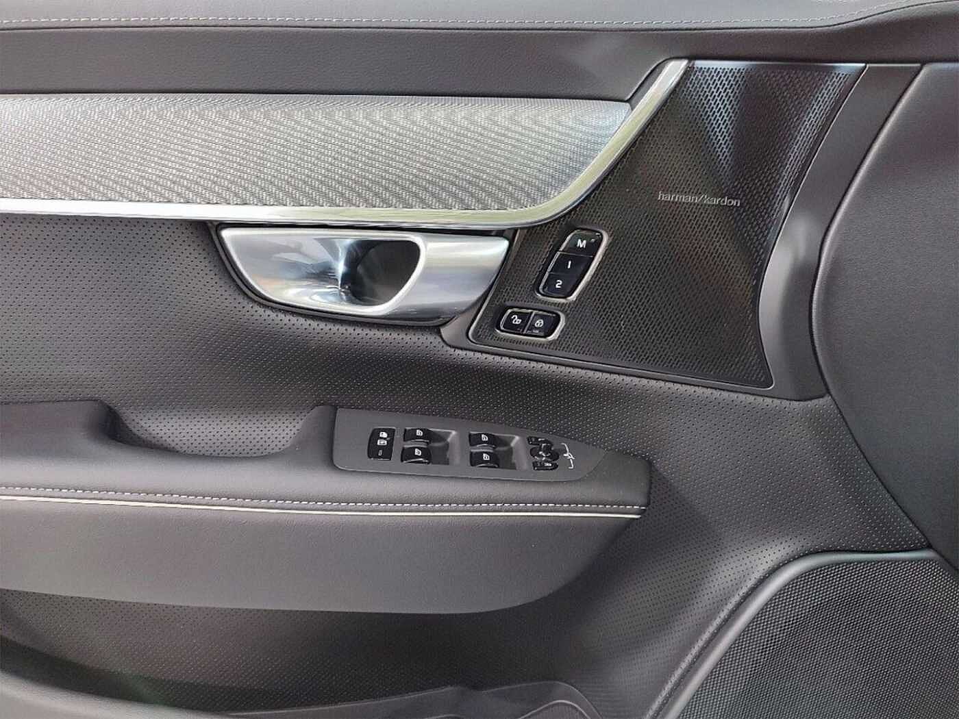 Volvo  Plus Dark Plug-In Hybrid AWD T6 EU6d Nappa L