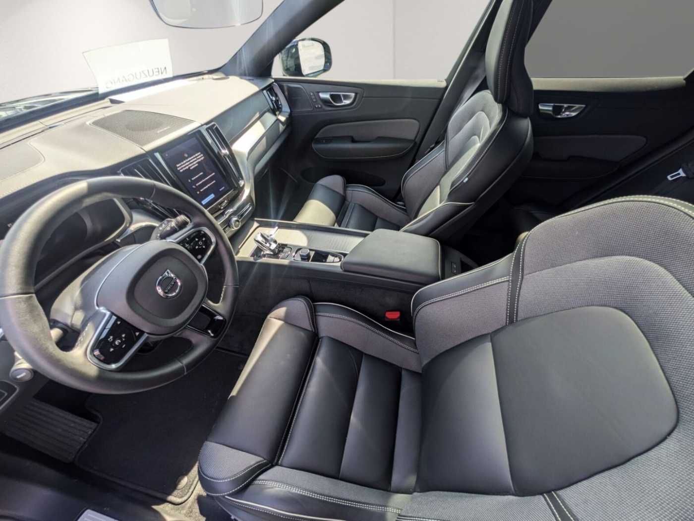 Volvo  T6 Ultra Black Edition Recharge Plug-In Hyb