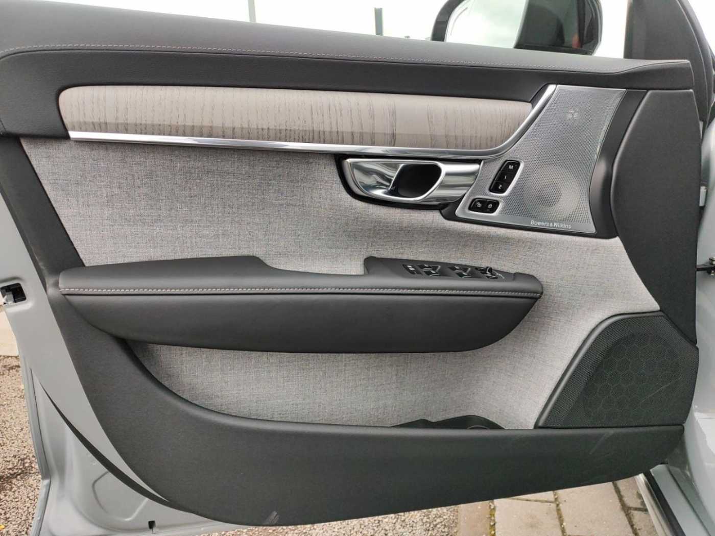 Volvo  T6 Plus Dark Recharge Plug-In Hybrid AWD EU6