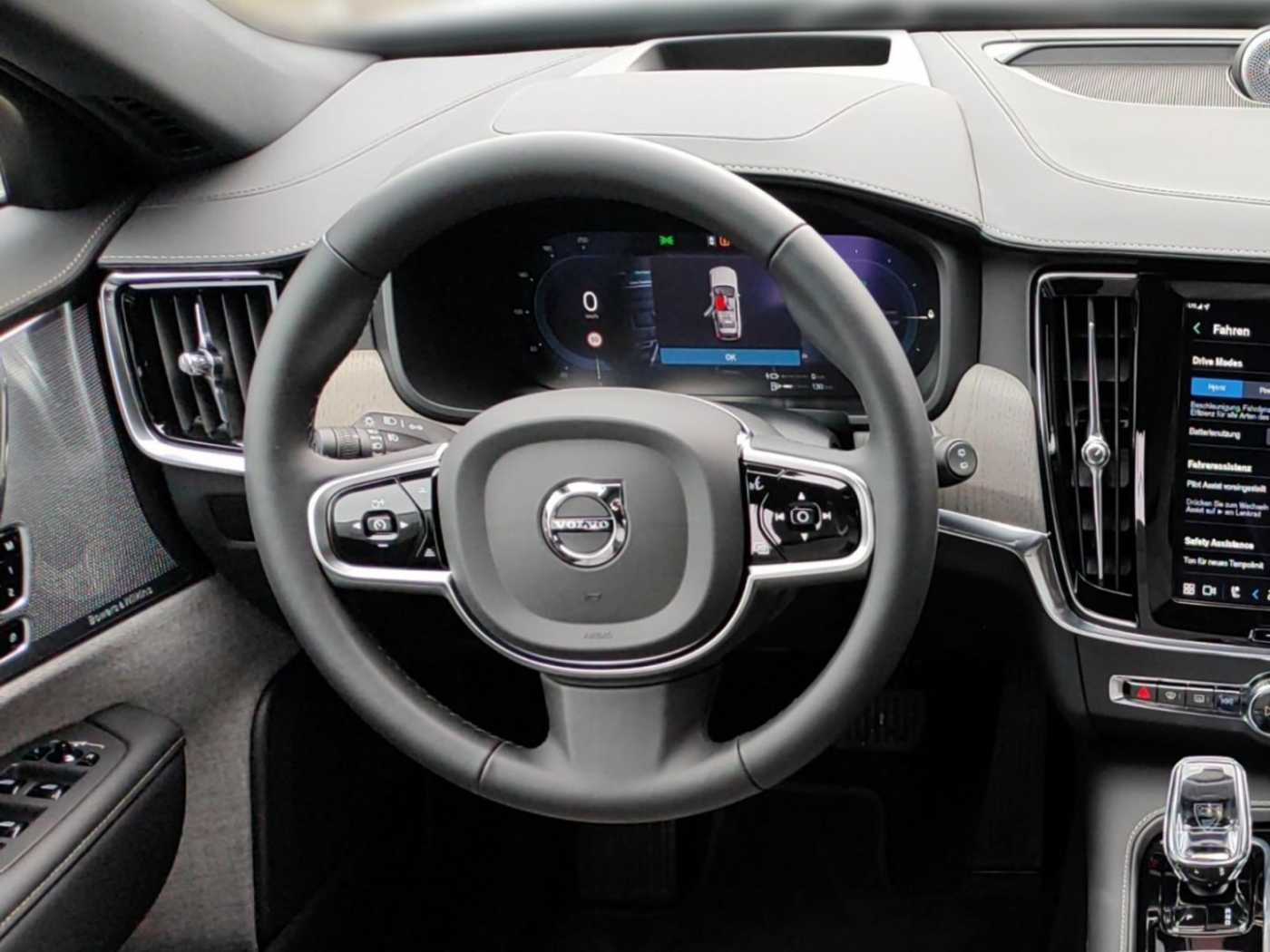 Volvo  T6 Plus Dark Recharge Plug-In Hybrid AWD EU6