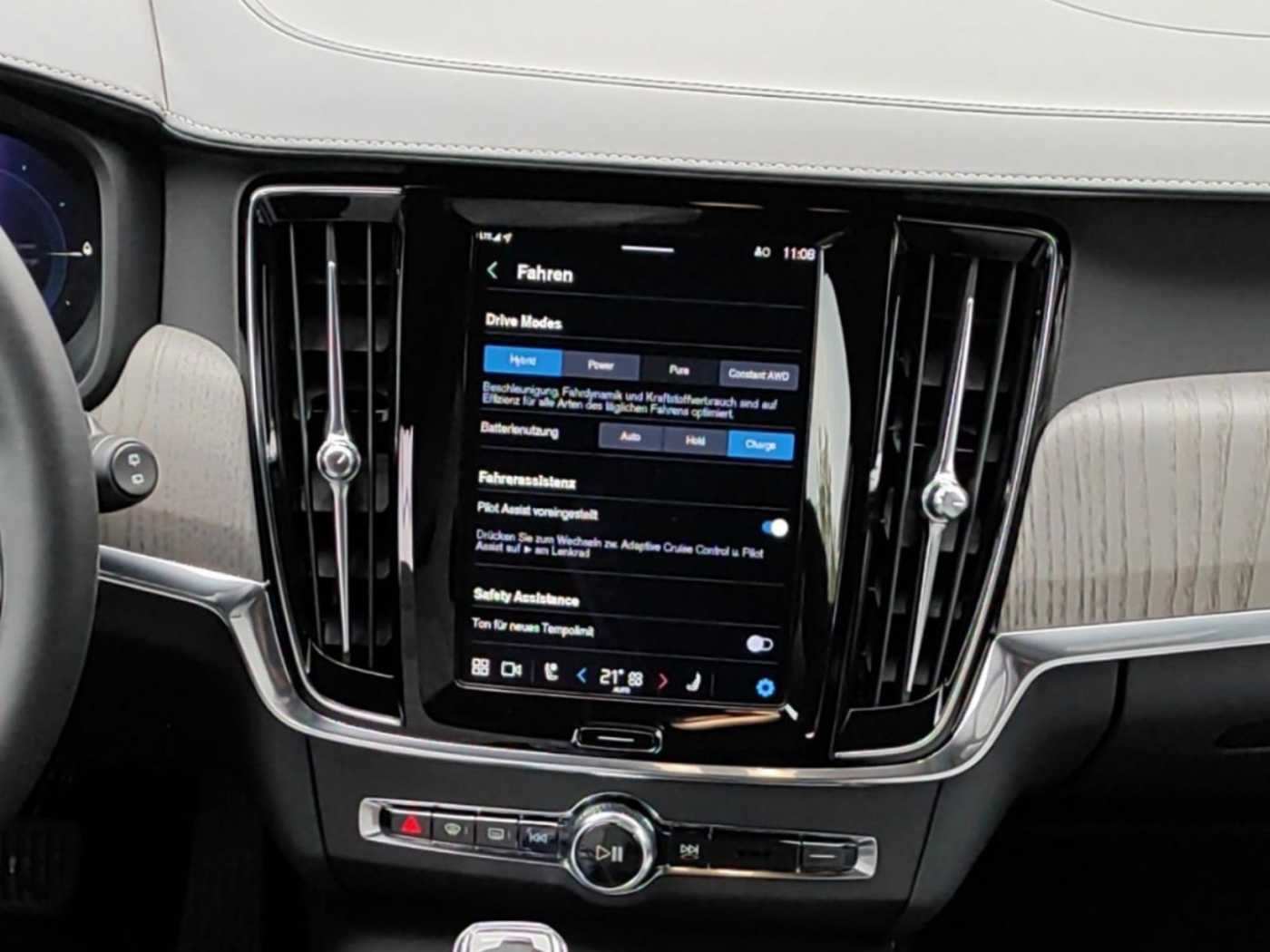 Volvo  T6 Plus Dark Recharge Plug-In Hybrid AWD EU6