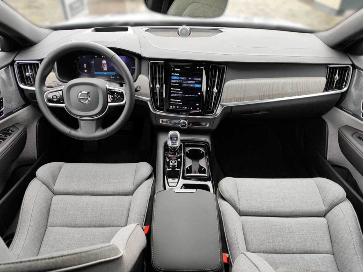 Volvo  T6 Plus Dark Recharge Plug-In Hybrid AWD EU6