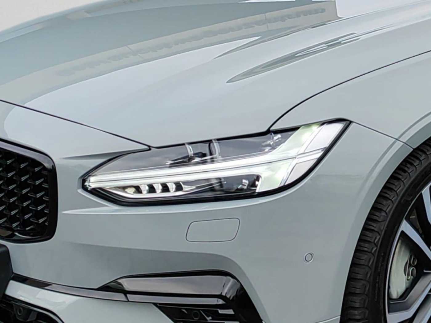 Volvo  T6 Plus Dark Recharge Plug-In Hybrid AWD EU6