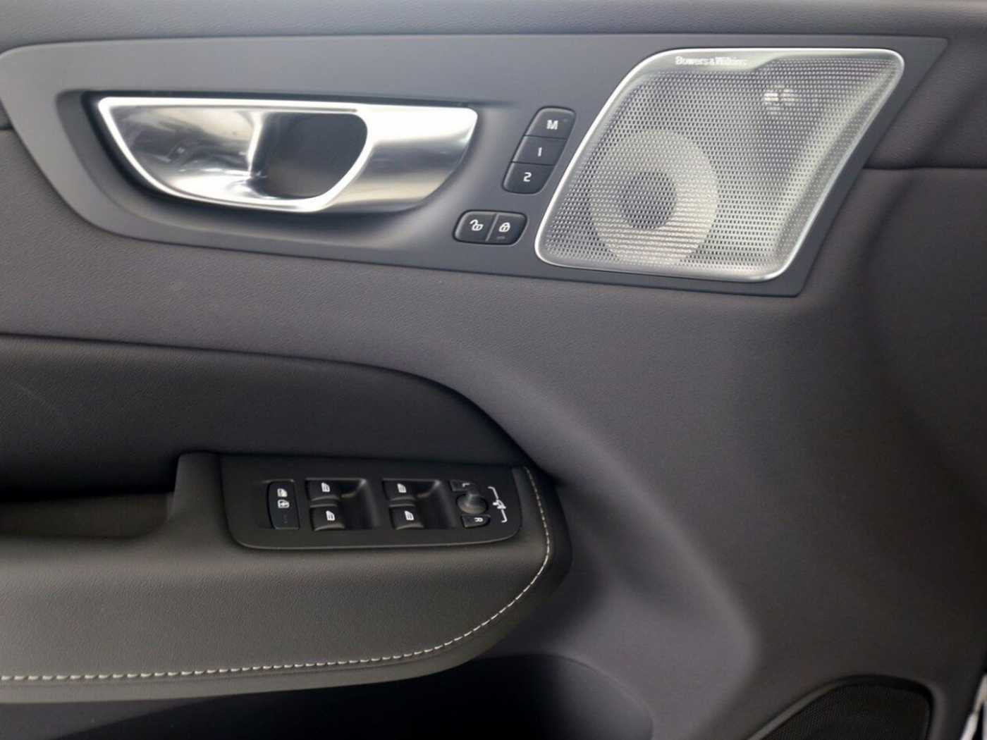 Volvo  T8 Plus Black Edition Recharge Plug-In Hybr