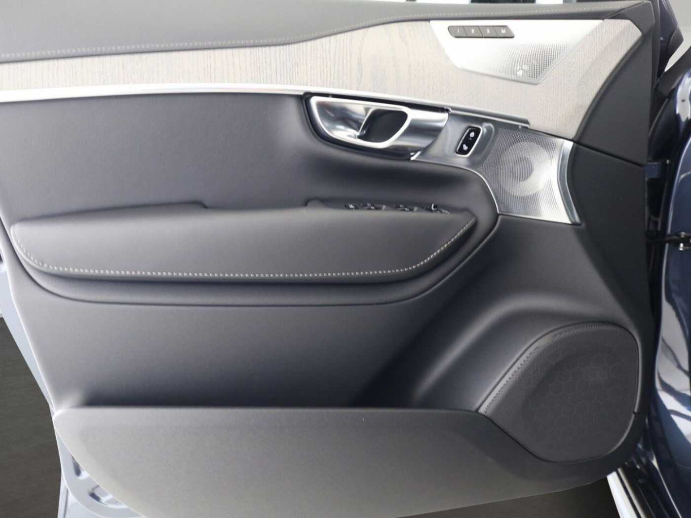 Volvo  Ultra Dark Plug-In Hybrid AWD T8 Twin Engin