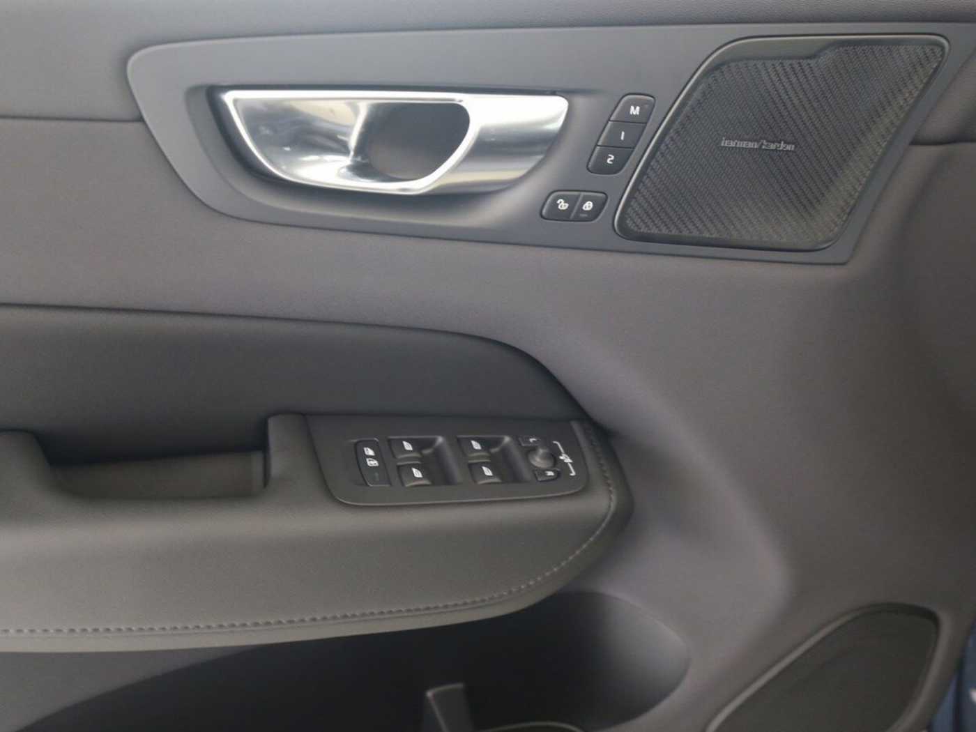 Volvo  T6 Plus Dark Recharge Plug-In Hybrid AWD EU