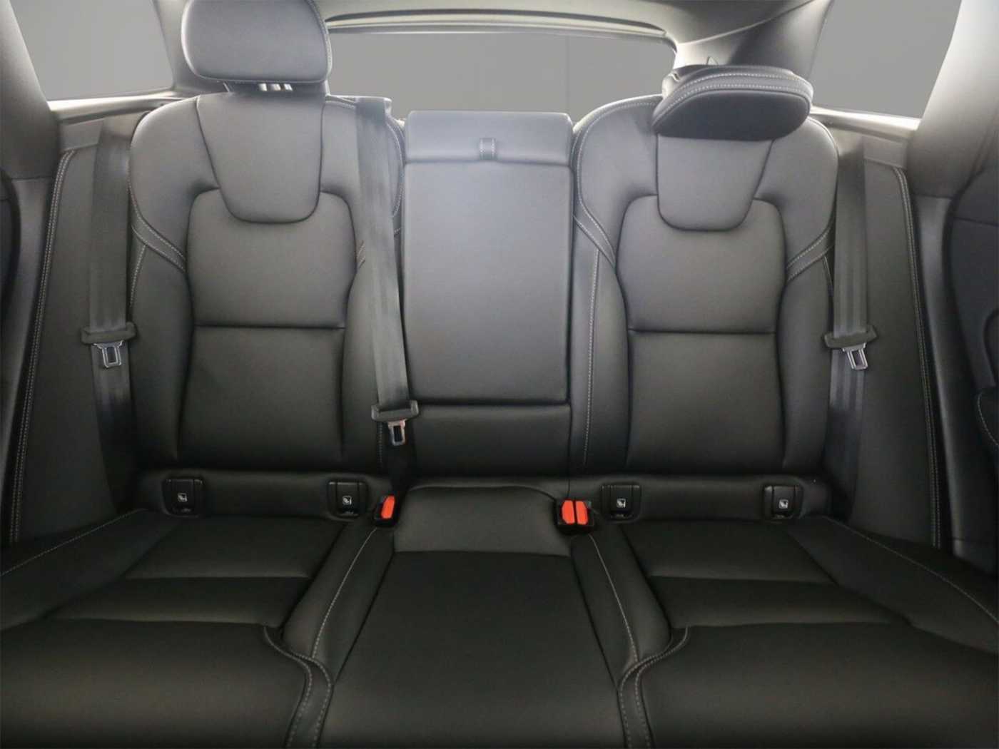 Volvo  Plus Black Edition Plug-In Hybrid AWD T6 Tw