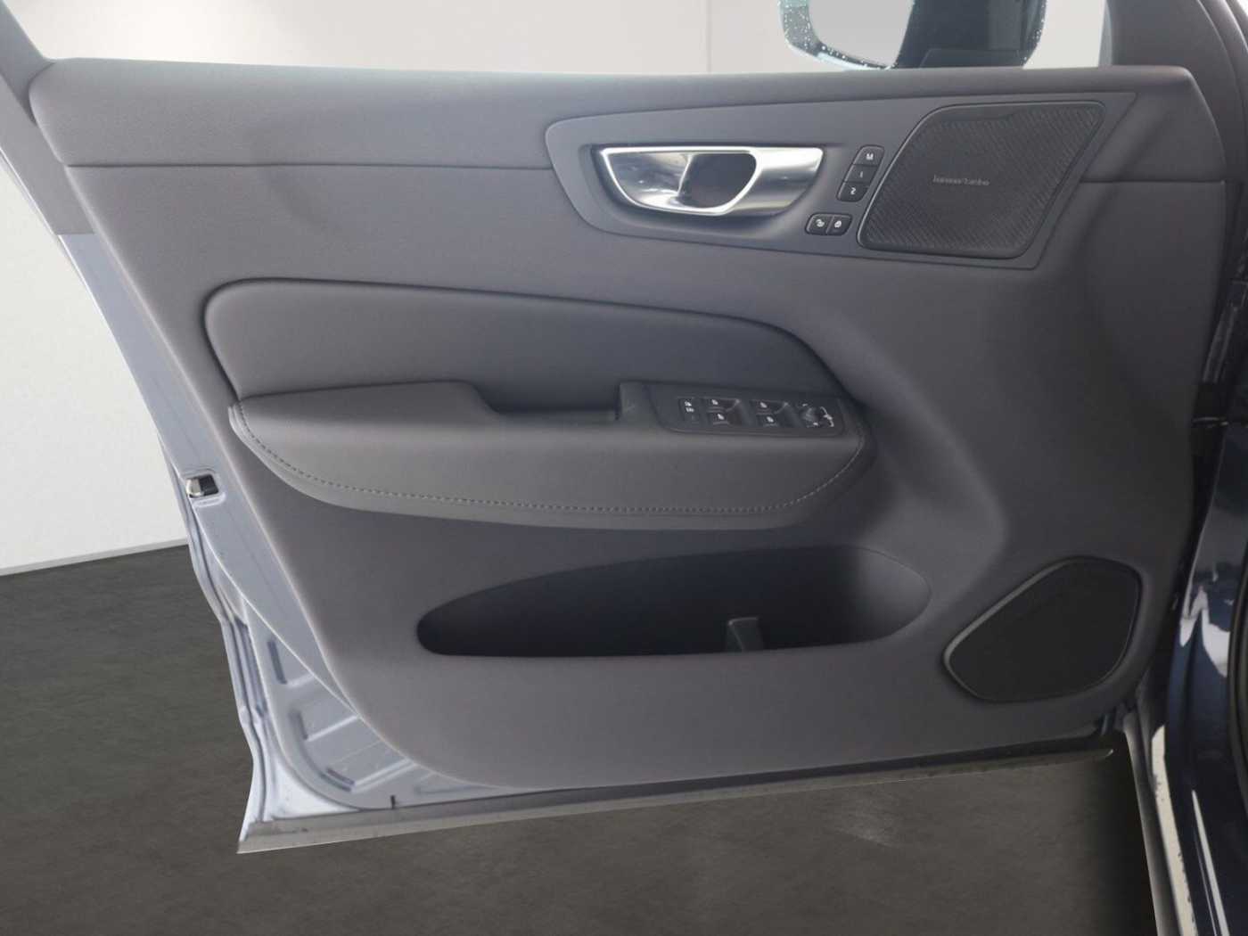 Volvo  T6 Plus Dark Recharge Plug-In Hybrid AWD EU