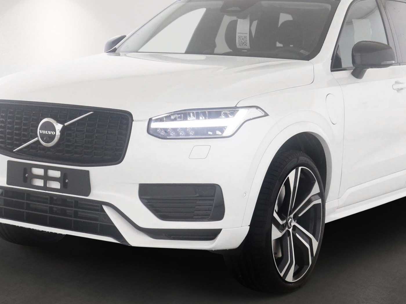 Volvo  T8 Ultra Dark Recharge Plug-In Hybrid AWD E