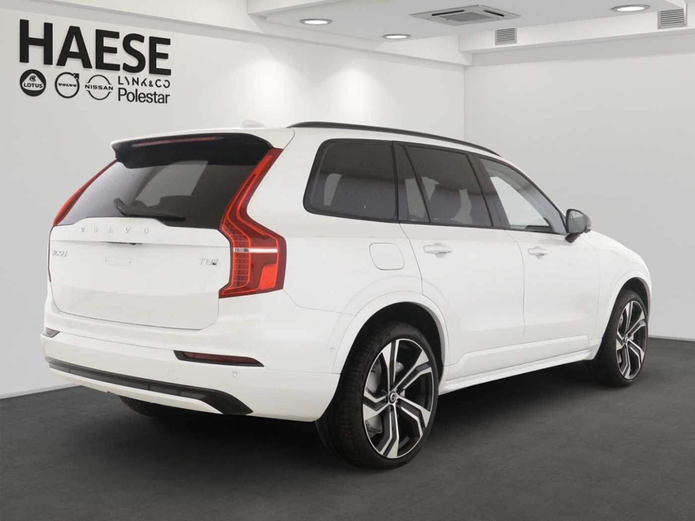 Volvo  T8 Ultra Dark Recharge Plug-In Hybrid AWD E