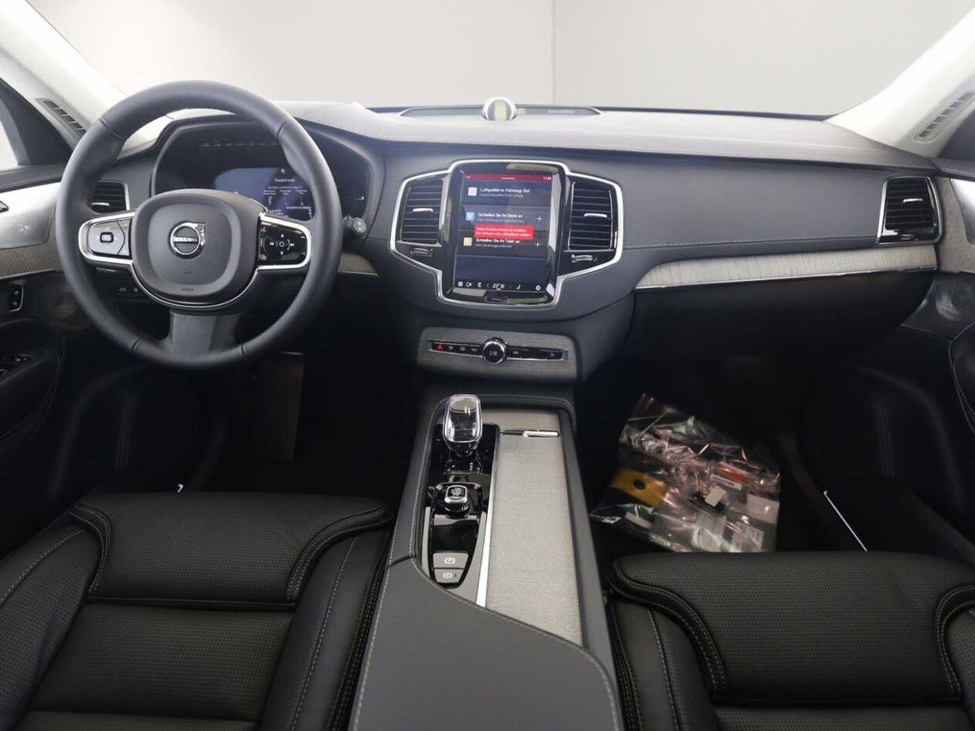 Volvo  T8 Ultra Dark Recharge Plug-In Hybrid AWD E