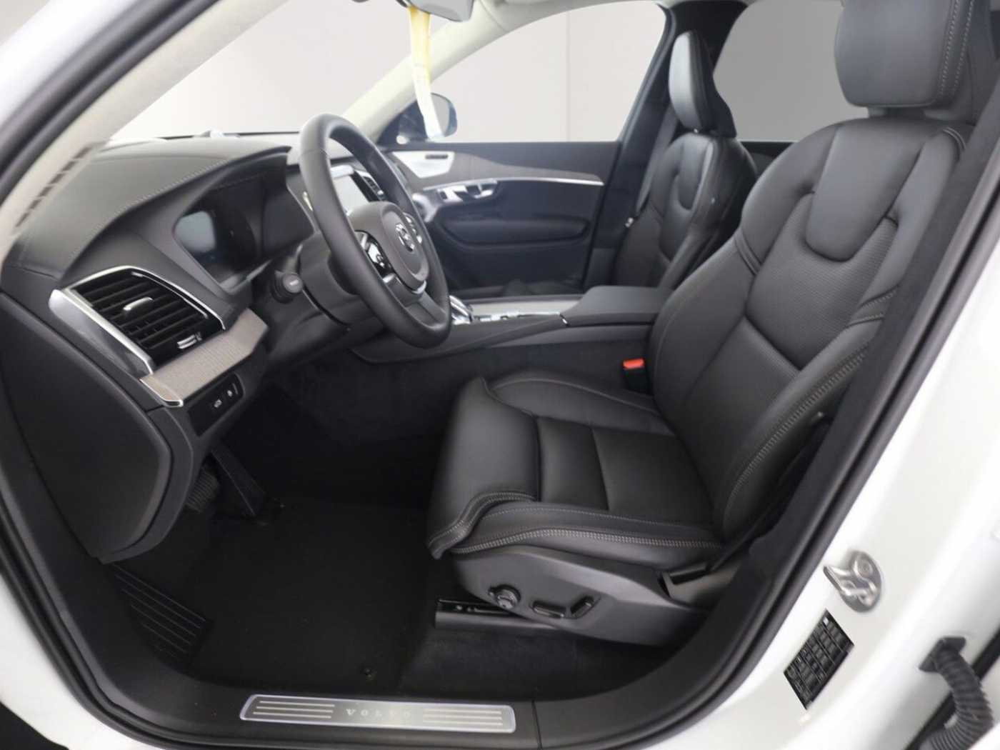 Volvo  T8 Ultra Dark Recharge Plug-In Hybrid AWD E