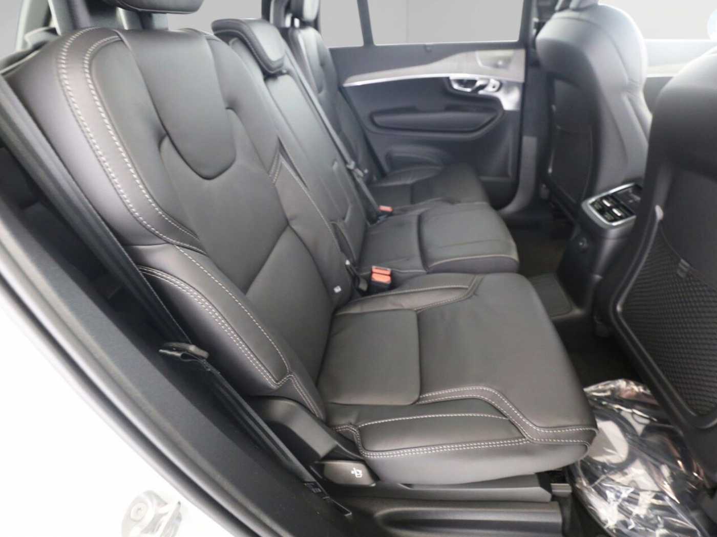 Volvo  T8 Ultra Dark Recharge Plug-In Hybrid AWD E