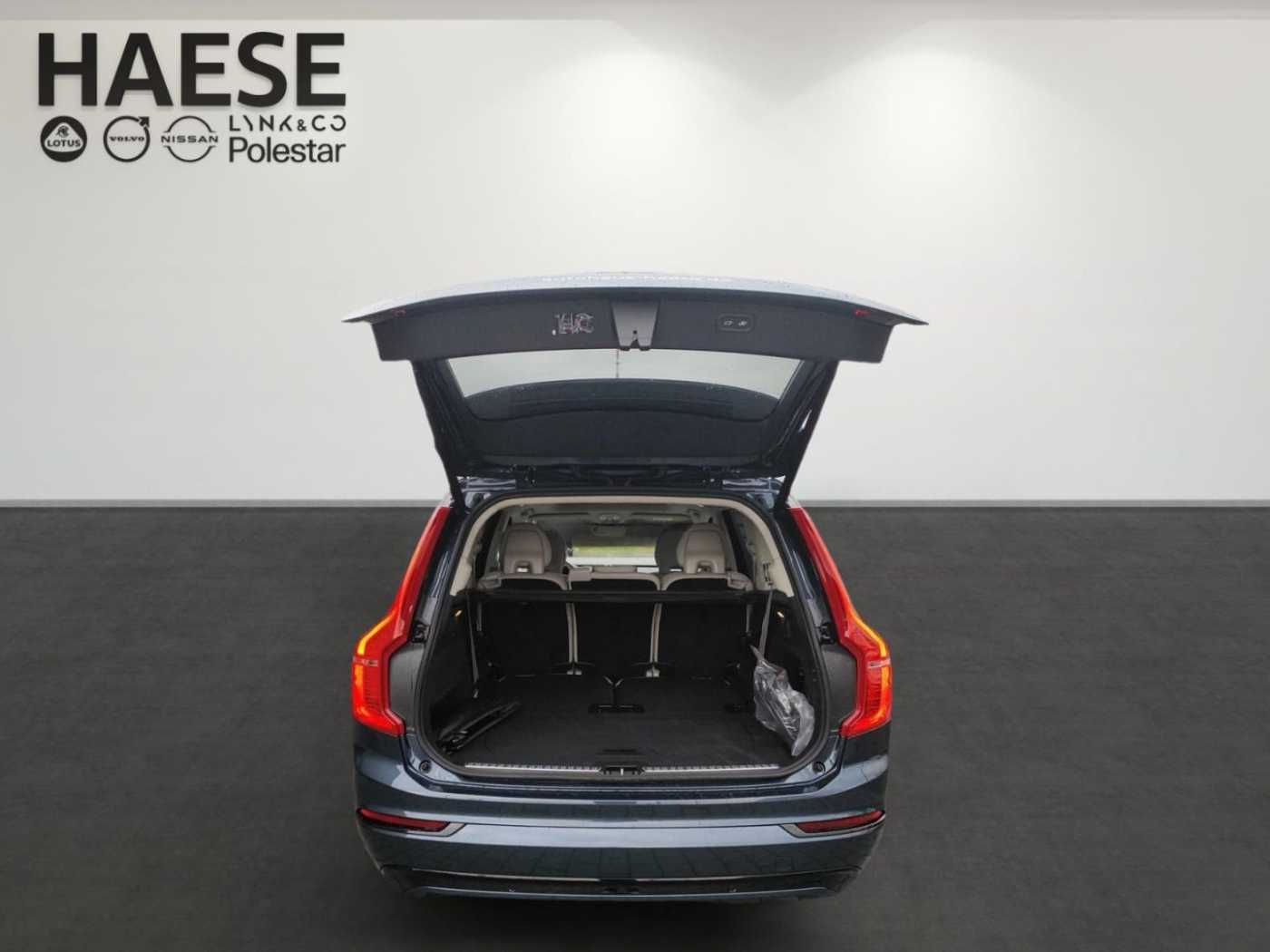 Volvo  Recharge T8 AWD Plug-In-Hybrid Ultra Dark *