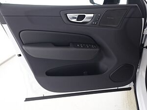 Volvo  Plus Dark B4 Benzin EU6d Leder digitales Co