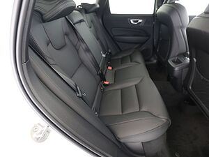 Volvo  Plus Dark B4 Benzin EU6d Leder digitales Co