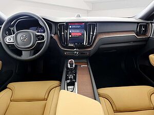 Volvo  Ultimate Dark AWD B4 Diesel EU6d  HUD Stand