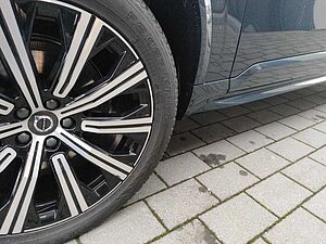 Volvo  Recharge T8 AWD Plug-In-Hybrid Ultra Dark *