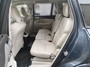 Volvo  Recharge T8 AWD Plug-In-Hybrid Ultra Dark *