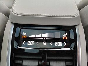 Volvo  Recharge T8 AWD Plug-In-Hybrid Ultra Dark *