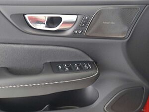 Volvo  Ultimate Dark AWD B5 EU6d HUD StandHZG AHK L
