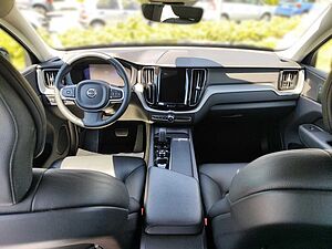 Volvo  B4 Benzin EU6d Momentum Digitales Cockpit S