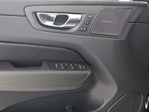 Volvo  T8 Ultra Dark Recharge Plug-In Hybrid AWD E