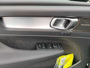 Volvo  Plus Dark 2WD B3 EU6d Navi digitales Cockpi