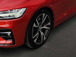 Volvo  T4 EU6d-T Lim. R Design StandHZG Navi Digita