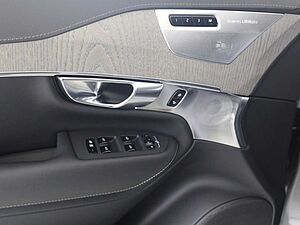 Volvo  T8 Ultra Dark Recharge Plug-In Hybrid AWD E